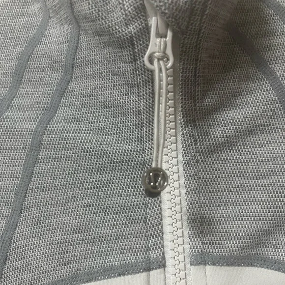 Lululemon define jacket size 6 - Picture 4 of 6